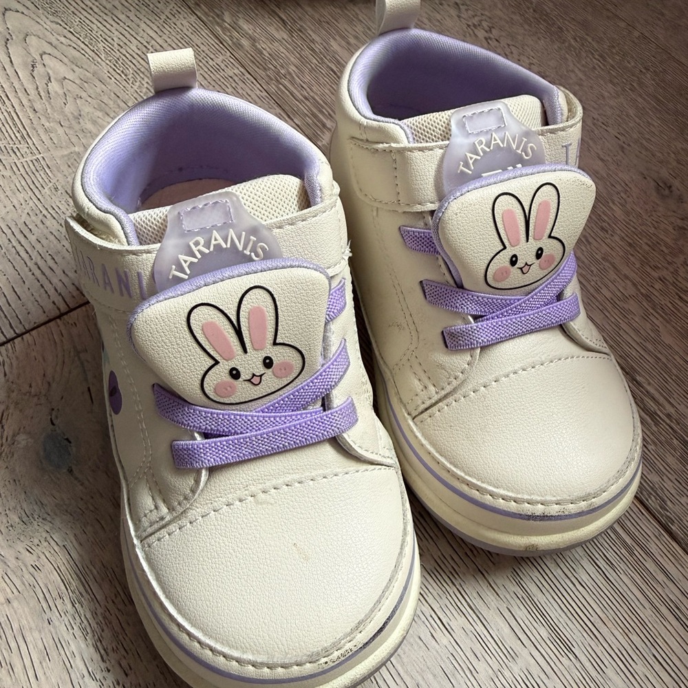 Taranis Kids Shoes size 8.5(about 3 years old)